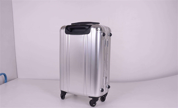 行李箱有色差怎麽辦？使用黄瓜视频免费看！