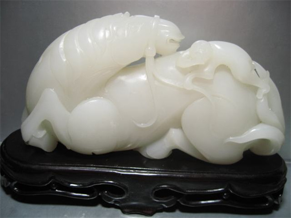 影響羊脂玉光澤度的因素及測量注意事項