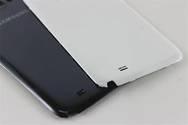 測量手機後蓋的光澤度，選用光澤度儀！