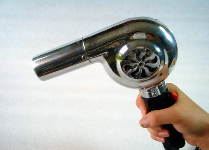 吹風機的對色觀察，選用標準光源箱！