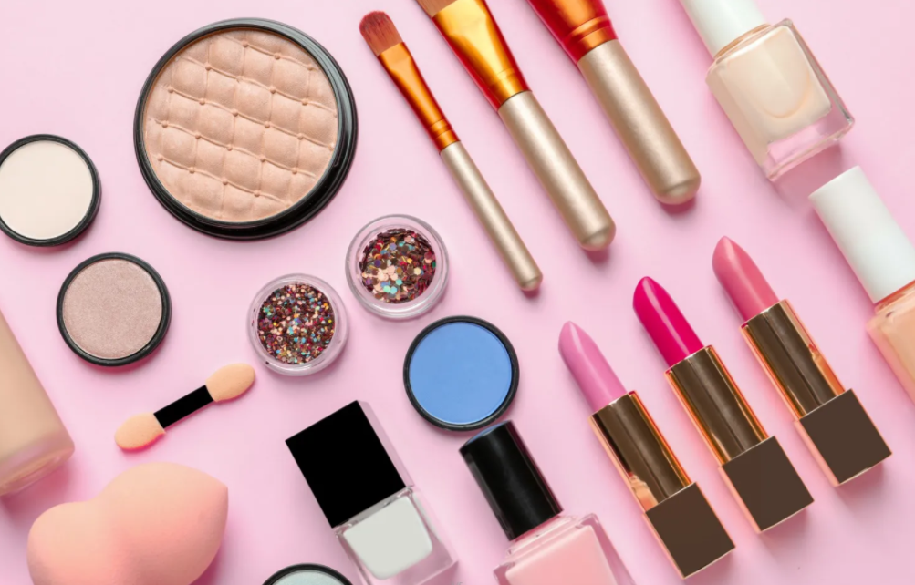 化妝品顏色的對色觀察，選用標準光源箱！